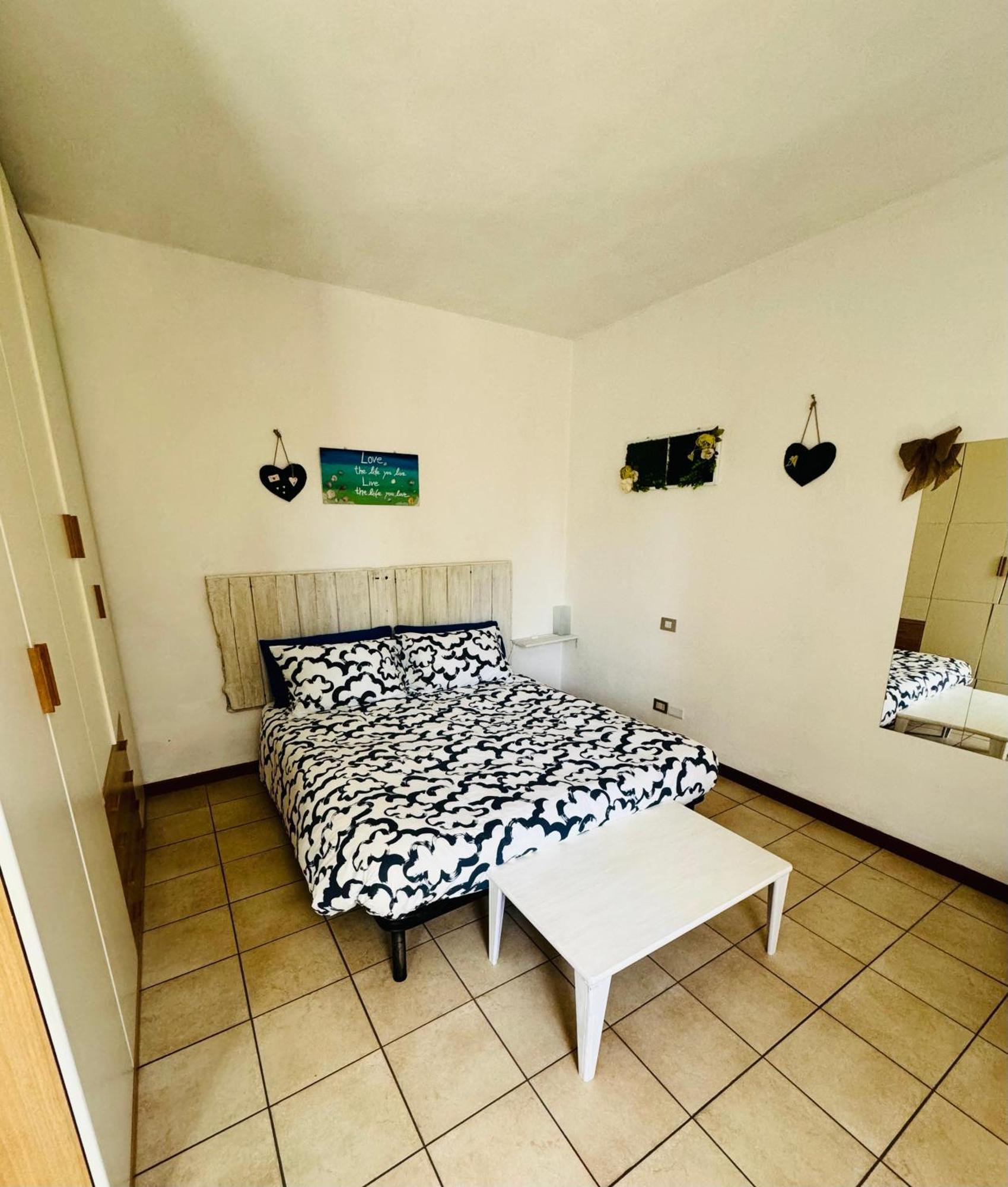 Casa Nonna Elide Apartment Besozzo ภายนอก รูปภาพ