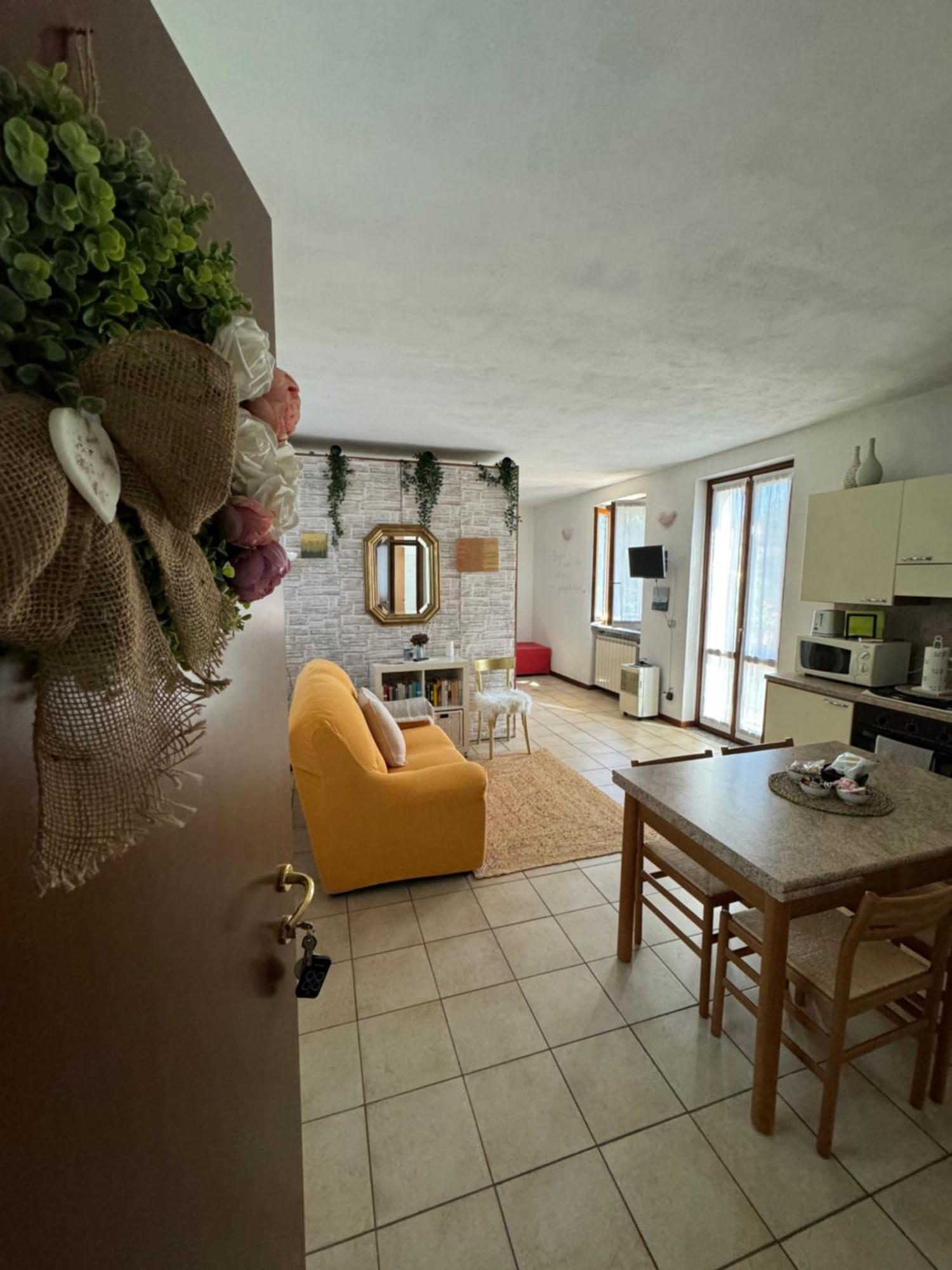 Casa Nonna Elide Apartment Besozzo ภายนอก รูปภาพ