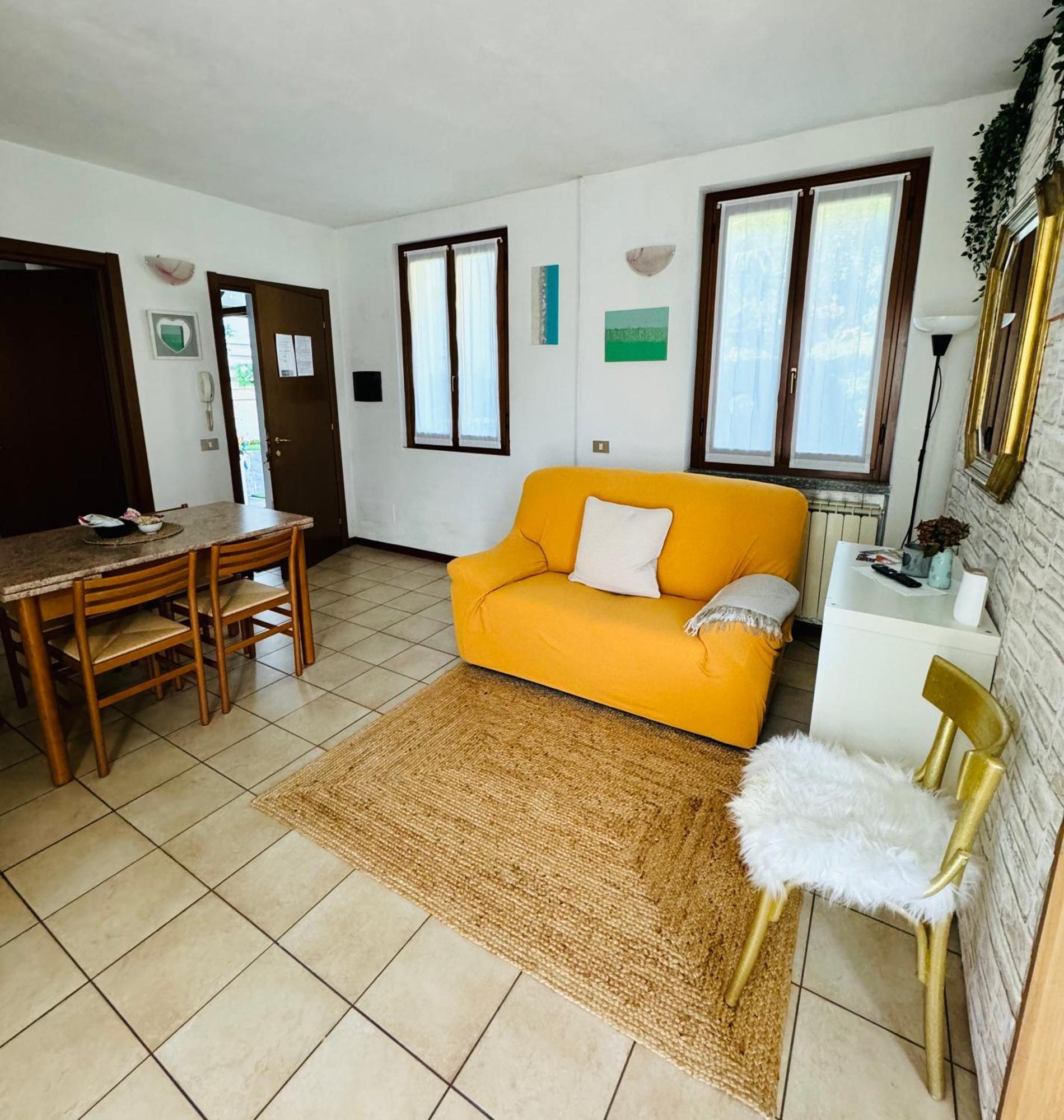 Casa Nonna Elide Apartment Besozzo ภายนอก รูปภาพ