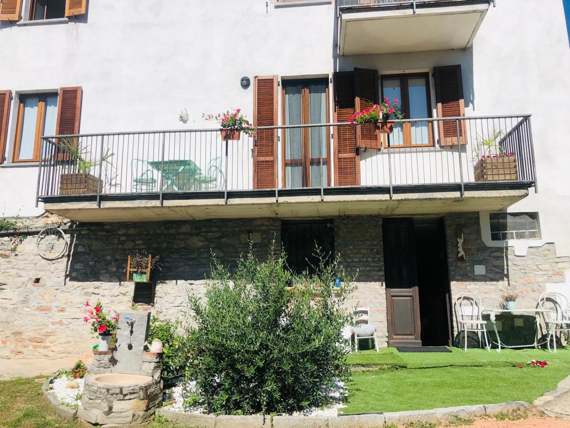 Casa Nonna Elide Apartment Besozzo ภายนอก รูปภาพ
